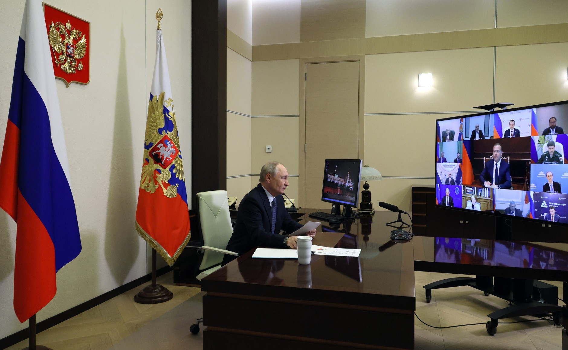 Путин: в России активно распространяются ИИ-сервисы